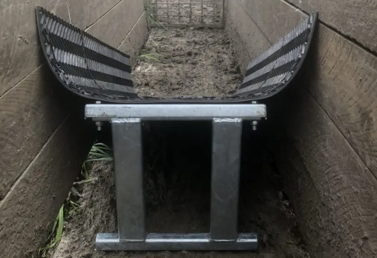 A ramp inside a sheep race to prevent backing up